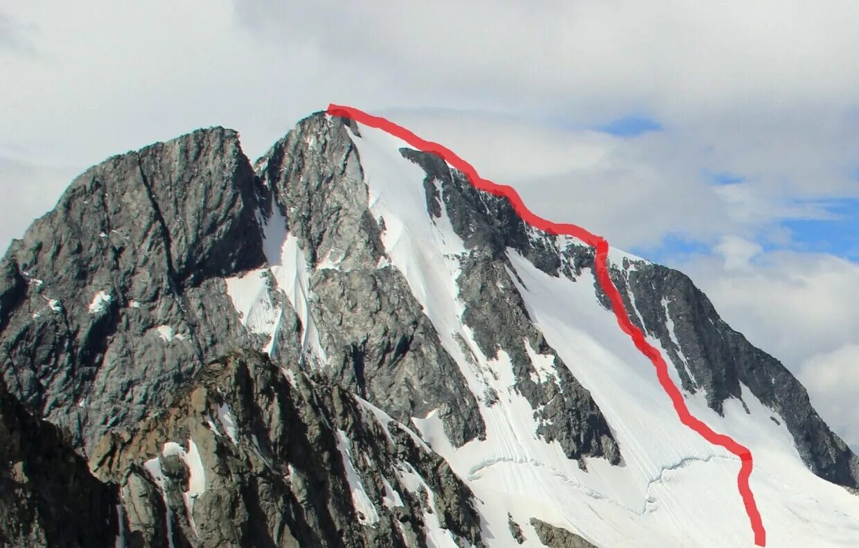 вертикальные скалы. горная вершина эльбрус. вершина хан тенгри. пик горы. эльбрус селфи.