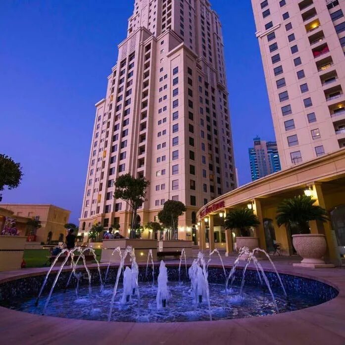 Five luxe jbr 5. Дубай Roda Amwaj Suites. Roda Amwaj Suites Apartment Джумейра. Jumeirah Beach Residence Дубай. Roda Amwaj Suites Jumeirah Beach Residence 5*.