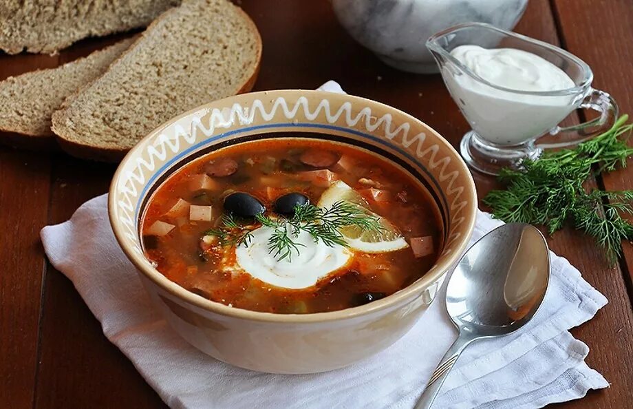 Солянка чье национальное. Суп солянка сборная мясная классическая. Сборная наваристая солянка. Солянка Геншин. Солянка сборная мясная 300г.