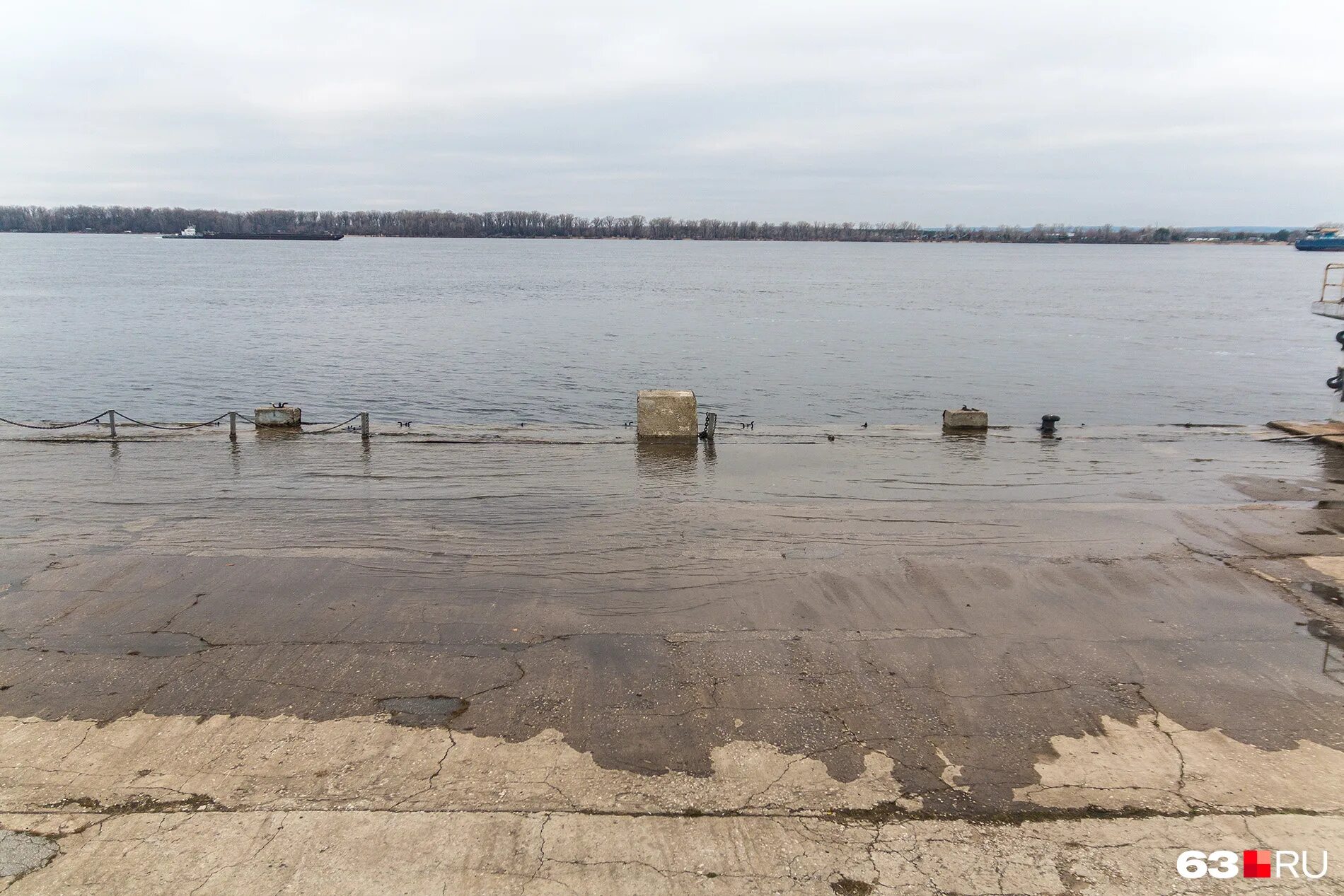 Паводок реки Волга. Самара набережная половодье. Уровень воды в Волге. Осенний паводок.