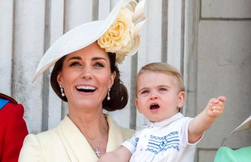Младший сын кейт. Kate middleton prince louis. луи сын кейт миддлтон. кейт миддлтон с сыном. дети кейт миддлтон луи.