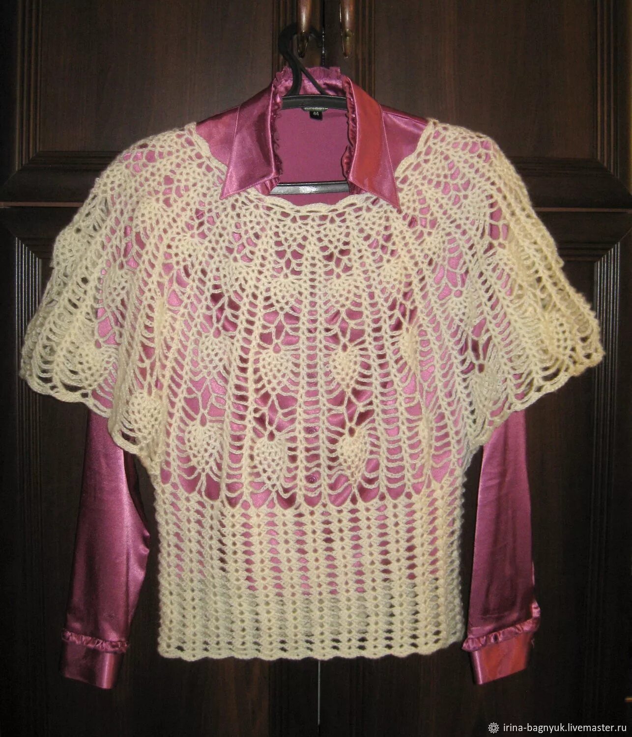 Болеро пончо накидки крючком. Накидка крючком для женщин. Пелерина вязаная крючком. Пончо ананасами. Белое пончо ананасами.