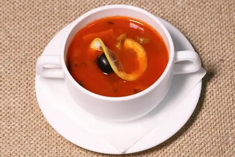 Суп солянка с лимоном