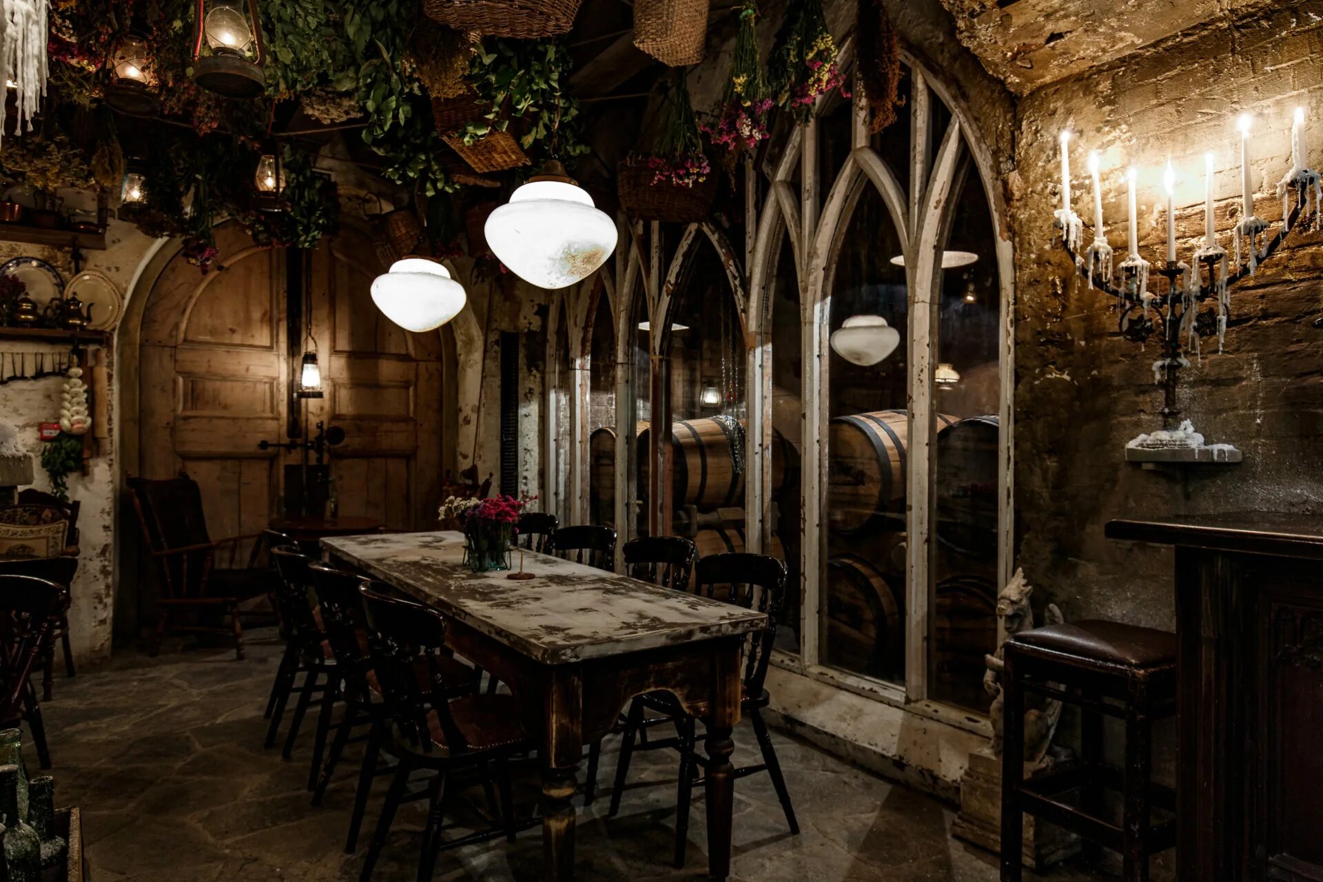 Black pub. Black swan pub тайная комната. блэк свон паб секретный бар. hidey hole солянка. паб тайная комната солянка.