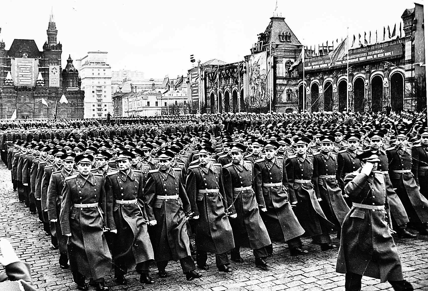 Картинки парада 1945. Первый парад победы 24 июня 1945 года. парад 1945 года на красной площади. парад 24 июня 1945 года в москве на красной площади.