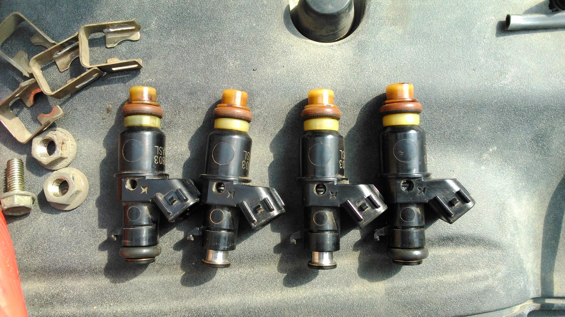 Форсунки honda k24. Производительность форсунок хонда. Форсунка хонда аккорд 5. Питание на форсунки хонда срв рд1. Форсунки хонда фит 1.