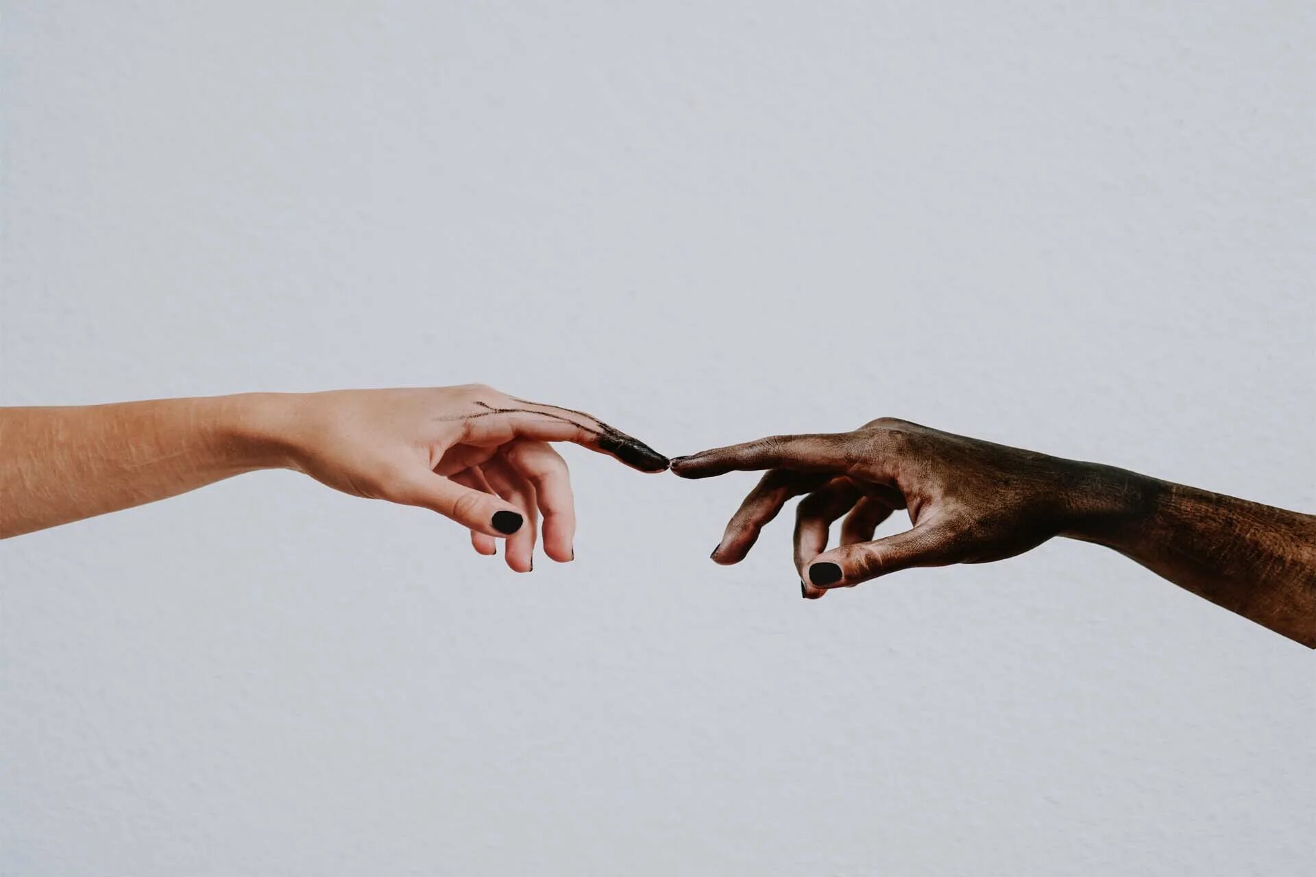 Женская рука. Красивая ладонь. Две ладони. Женская ладонь. Руки аа.