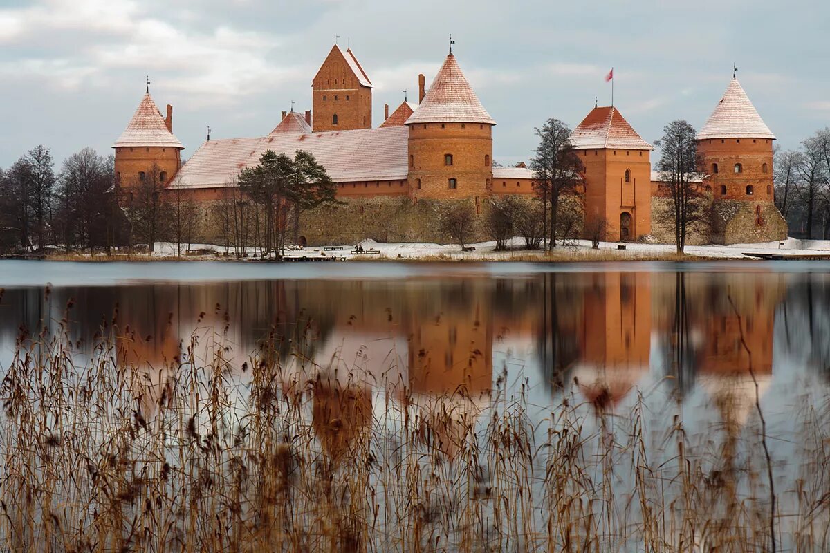 Тракайский замок. Крепость Тракай Литва. Замок Тракай в Литве. Тракайский замок (Тракай, Литва). Вильнюс крепость Тракай.