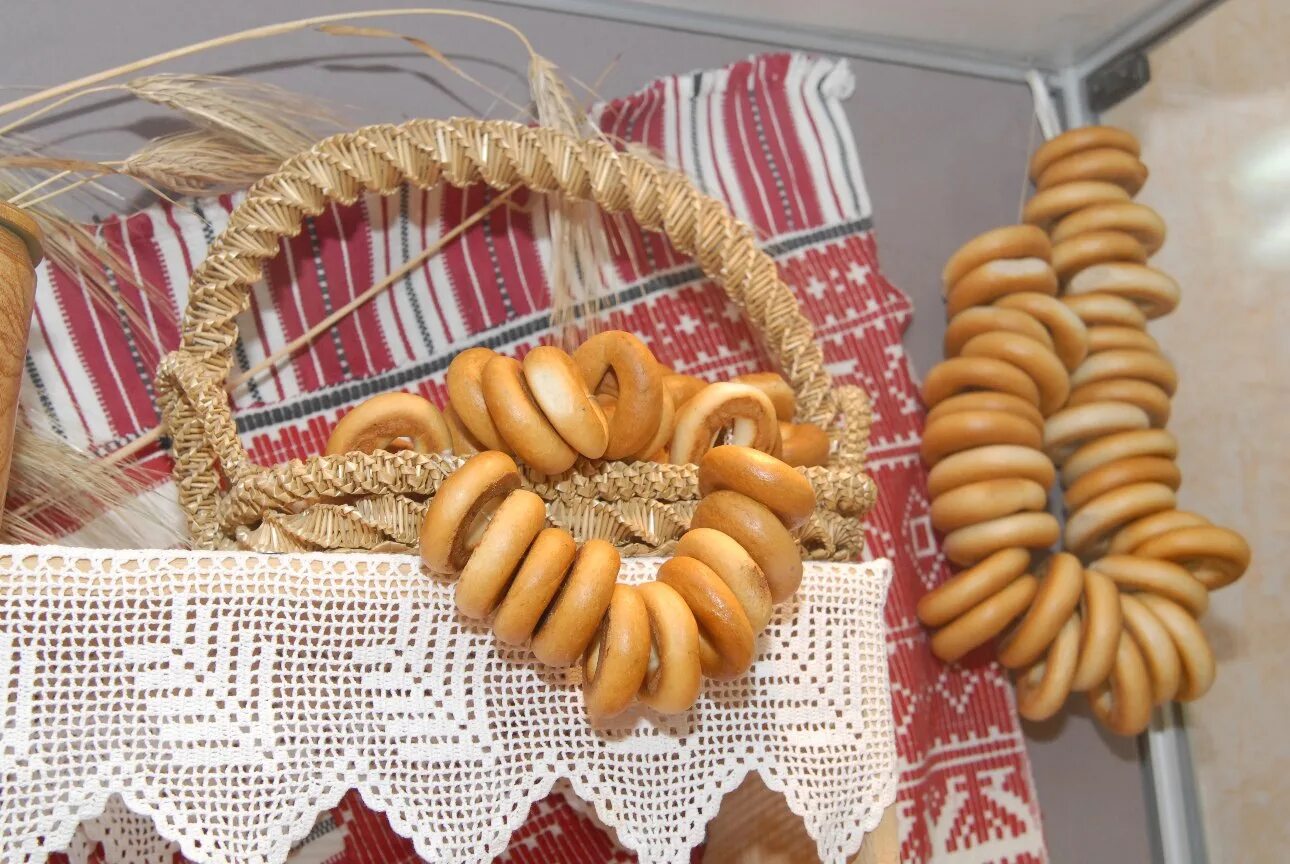бублики баранки. калач,бублик,сушка,баранка,ватрушка,каравай. сушки баранки бублики. сушка хлеба. баранки.