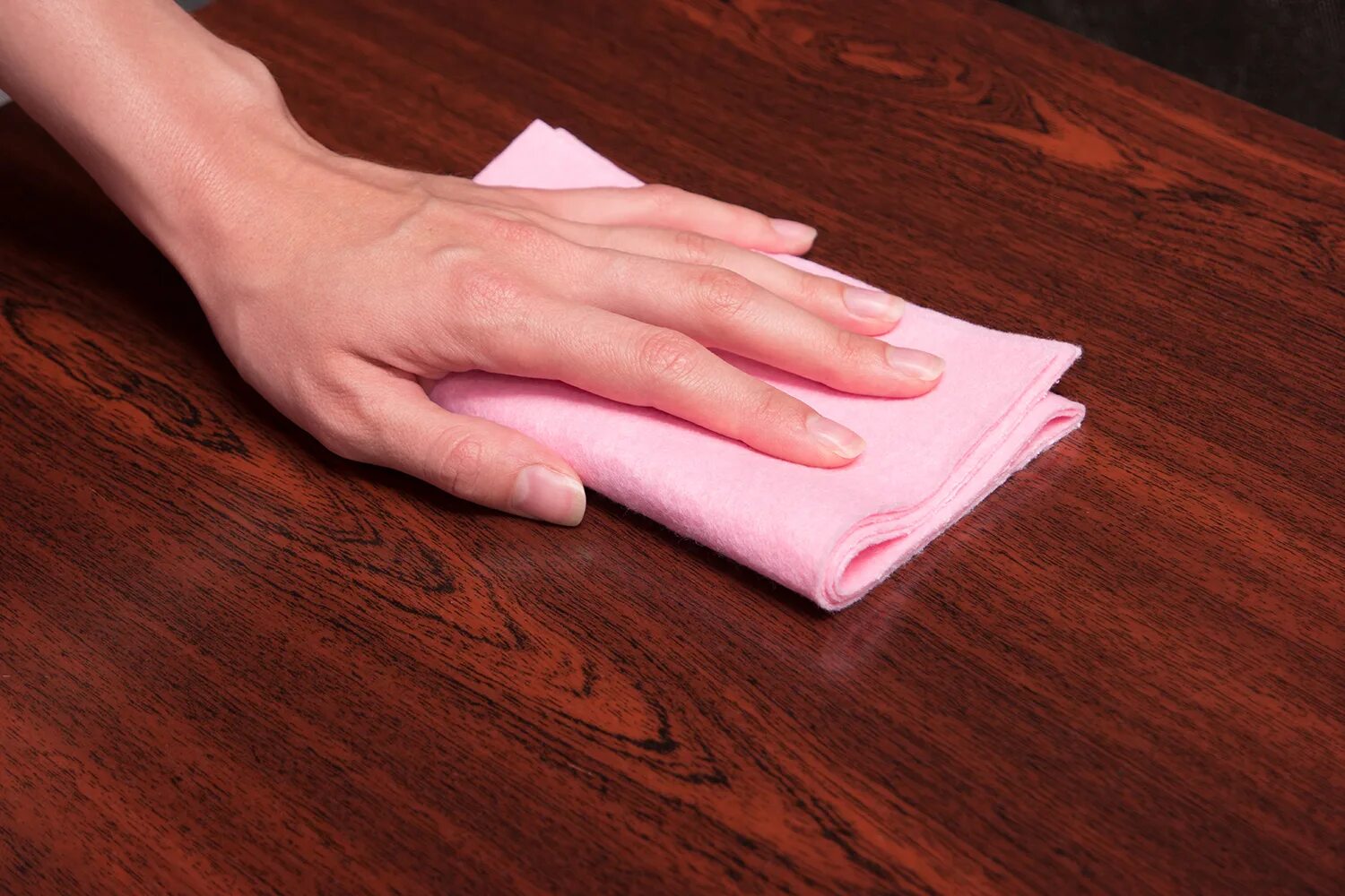 Салфетки для полировки мебели. Салфетки протирать стол. Салфетки для протирки стола. Салфетки вытирать со стола. Салфетки для протирания стола.