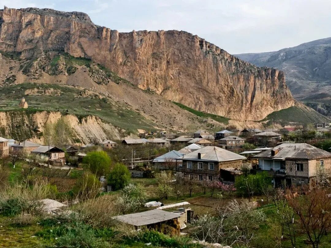 Село Арени Армения. Деревня Арени в Армении. Армения монастырь Арени. Ереван село Арени.