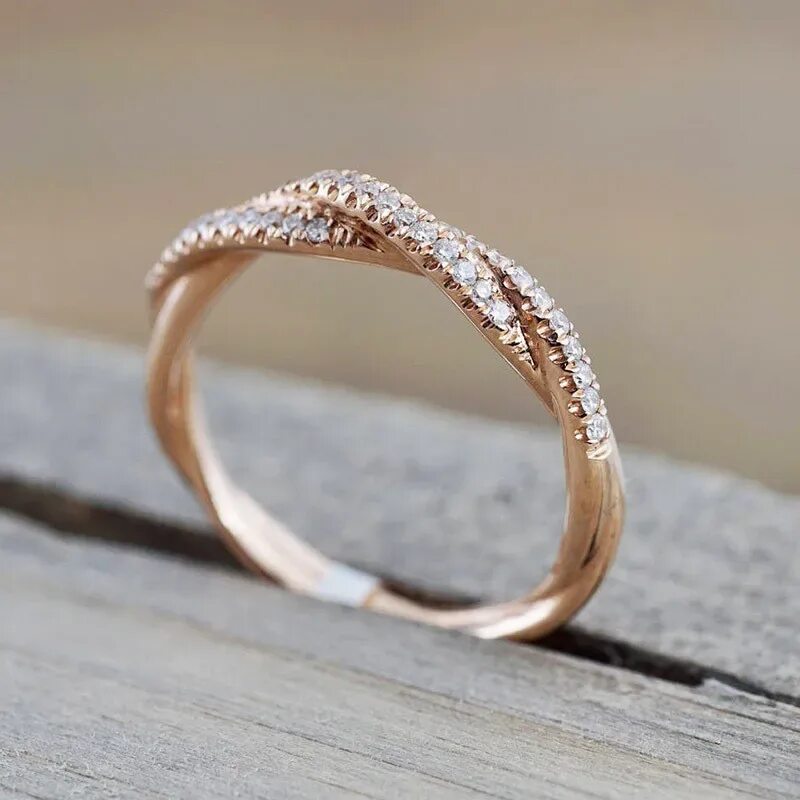 Простое кольцо девушке. Кольцо Голд Даймонд. Красивые кольца. Кольцо женское. Кольцо обручальное женское.