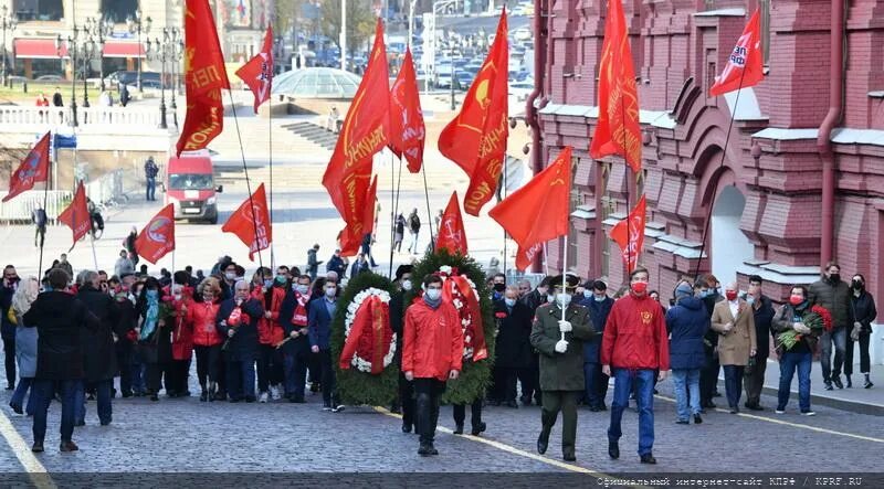 Комсомол кпрф. 28 октября партия кпрф на красной площади 2025. день комсомола 2025. движение кпрф.