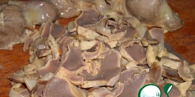 Как варить желудки. Вареные куриные желудки. вареные куриные желудки в разрезе. варёные желудочки.