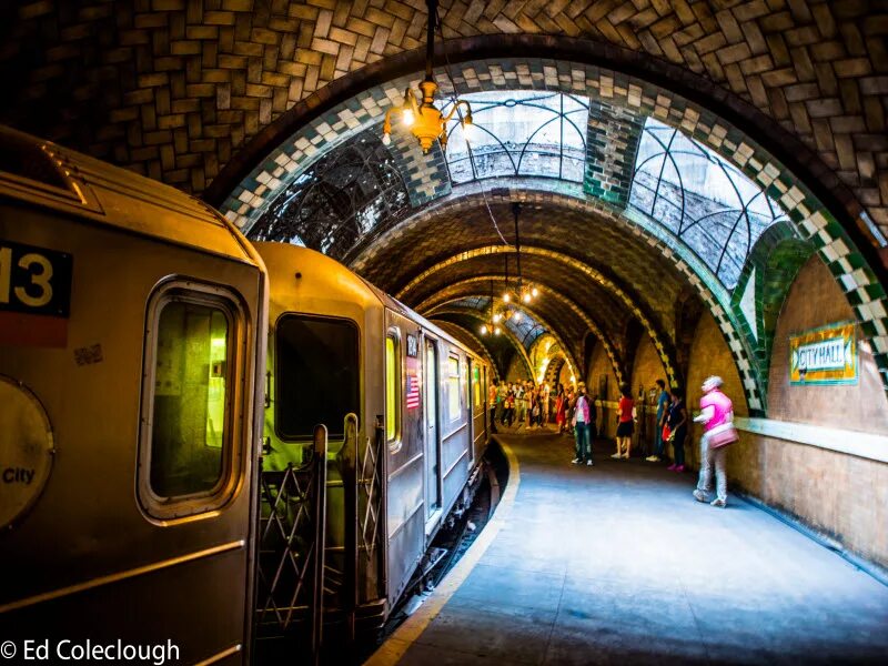 Станция сити холл. Станция Сити-Холл Нью-Йорк. City Hall Subway Station. Станция метро Сити-Холл Нью-Йорк. Станция метро Сити Холл.