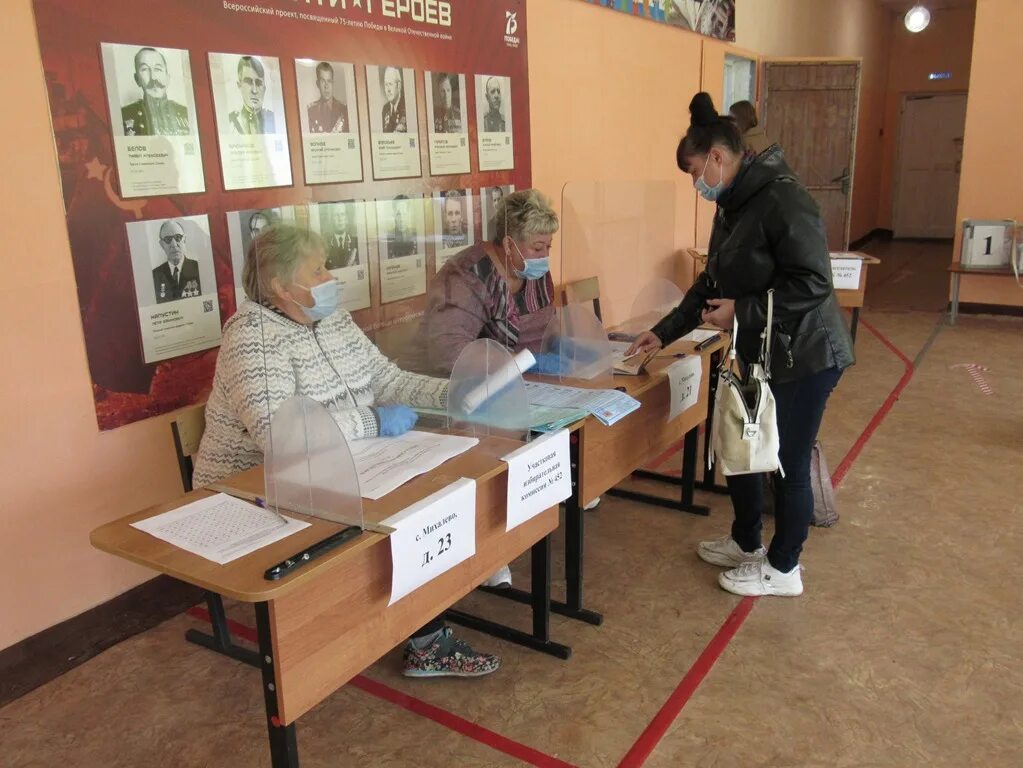 Наблюдатели. Наблюдатели на выборах. Картинка наблюдатель на выборах. Иностранный наблюдатель на выборах президента фото. Наблюдатели на выборах.