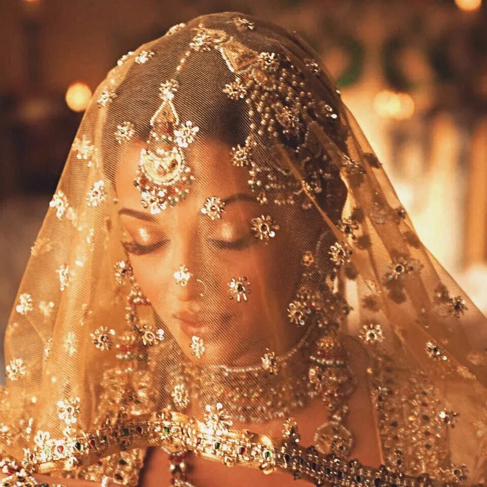 Иран мечеть насир-аль-мульк. Шахерезада 1001 ночь. Айшвария рай умрао. И является самым восточным. Тадж махал (индия).