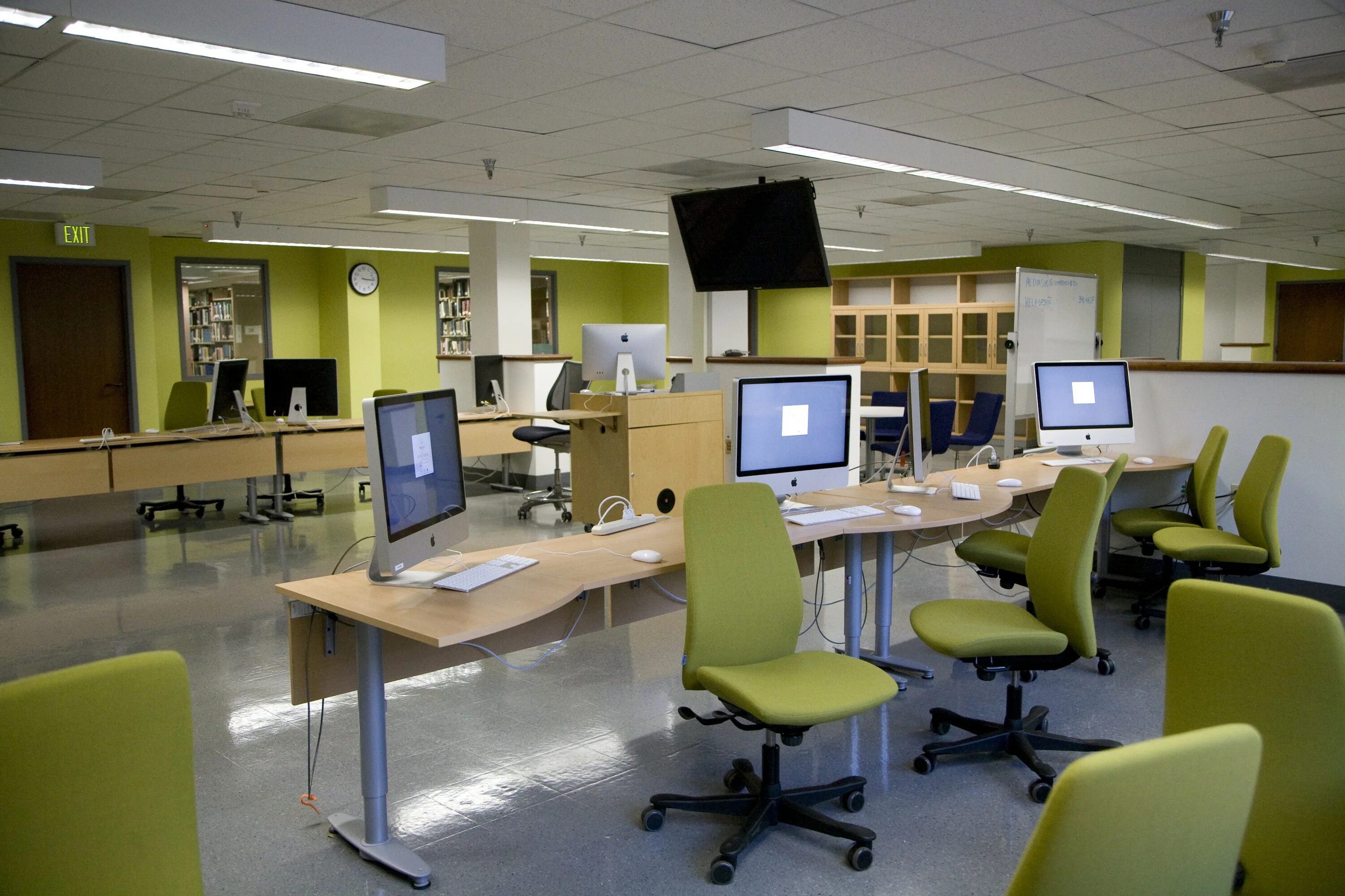 Компьютер лаб. Дизайн компьютерной лаборатории. Computer Lab. Multimedia Classroom. "Forward" Computer Center.