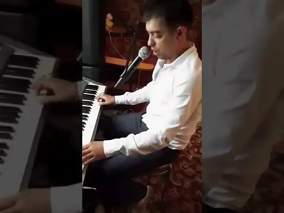 Цыгане танцуют. Рома цыган 228. Цыг песни бахталэ рома. Цыганские песни леша. Цыганочка цыганский ансамбль изумруд.