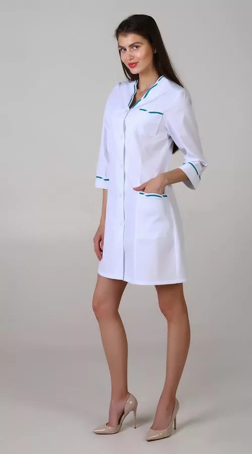 Медсестра в коротком халате. Халат медицинский женский. Медицинские халаты женские красивые. Девушка в халате. Белый халат медицинский женский.