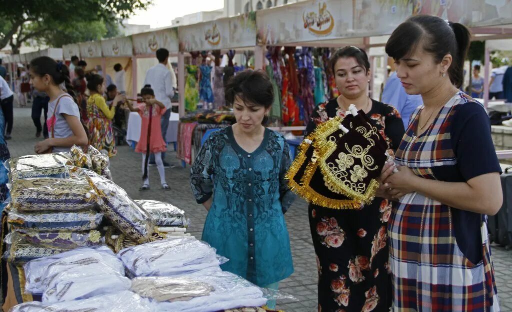 Обычная жизнь в Узбекистане. Таджики в Узбекистане. Таджикистан люди. Жизнь в Таджикистане. Сколько времени в узбекистане сегодня
