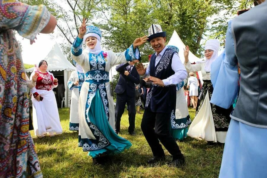 Коломенское. Коломенское цветение 2024. Мероприятия в коломенском 2024. Парк коломенское зингаро. Ысыах.