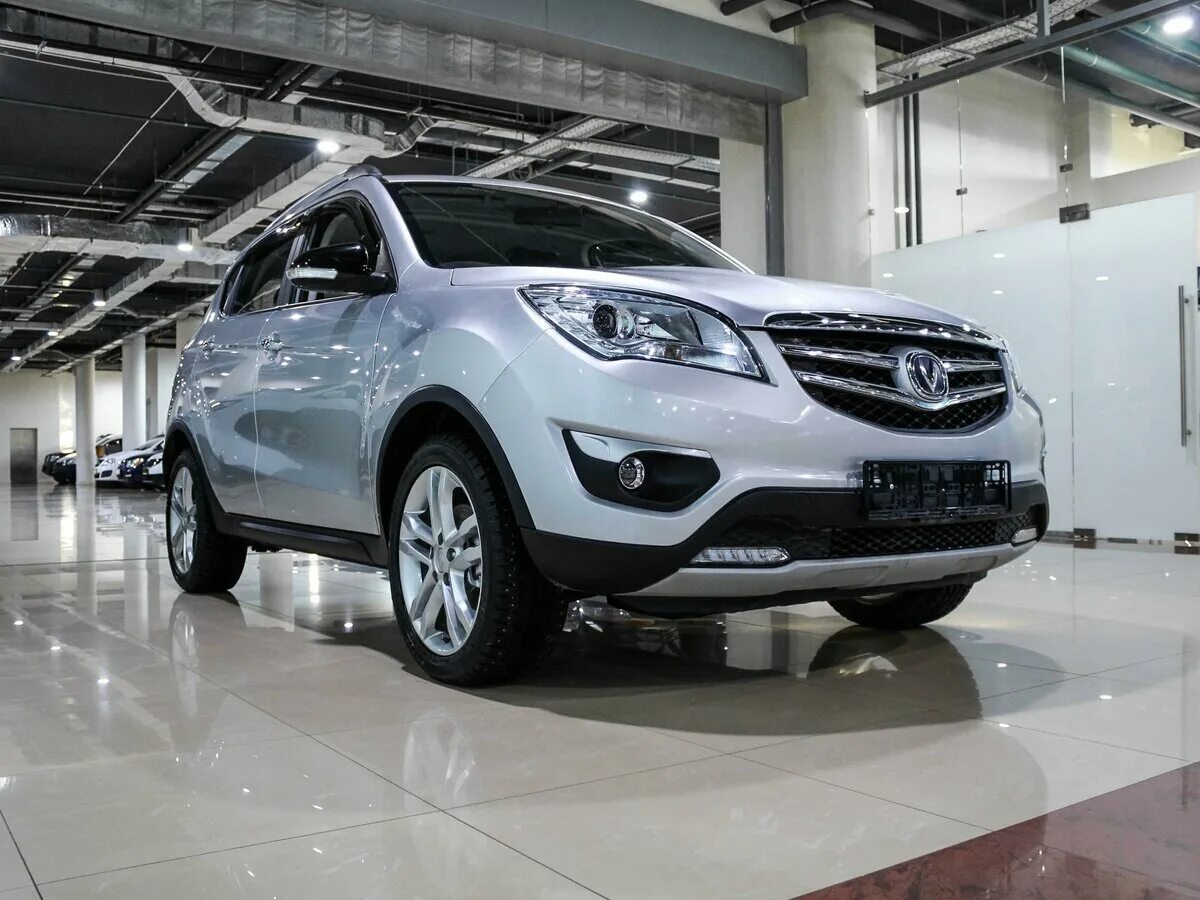 Машина чанган фото. Машина Чанган cs35. Чанган 35. Changan cs35 2017. Чанган cs35 серебристый.