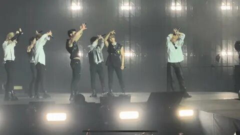 Stray kids la la la
