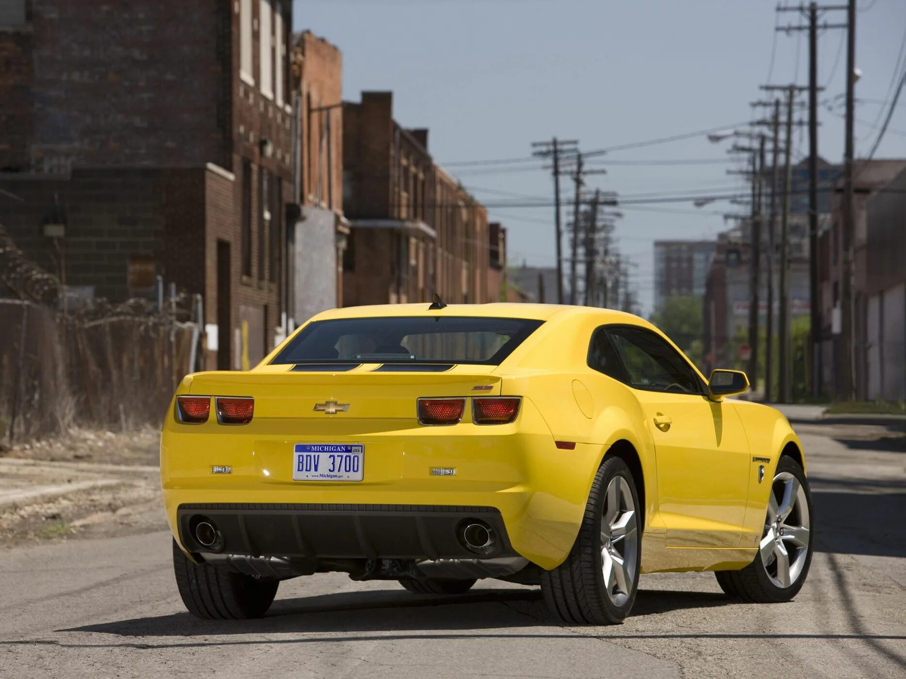 Какой марки бамблби. Chevrolet camaro бамблби. chevrolet camaro 2009. chevrolet camaro ss 2009. chevrolet camaro 2010 bumblebee.