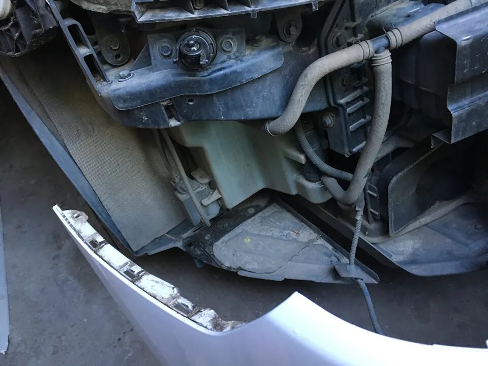 Не работает омывайка хендай. Hyundai i40 омыватель лобового стекла. моторчик стеклоомывателя хундай i40. моторчик на омыватель стекла хендай ай 40. хендай ай 40 омывайка.
