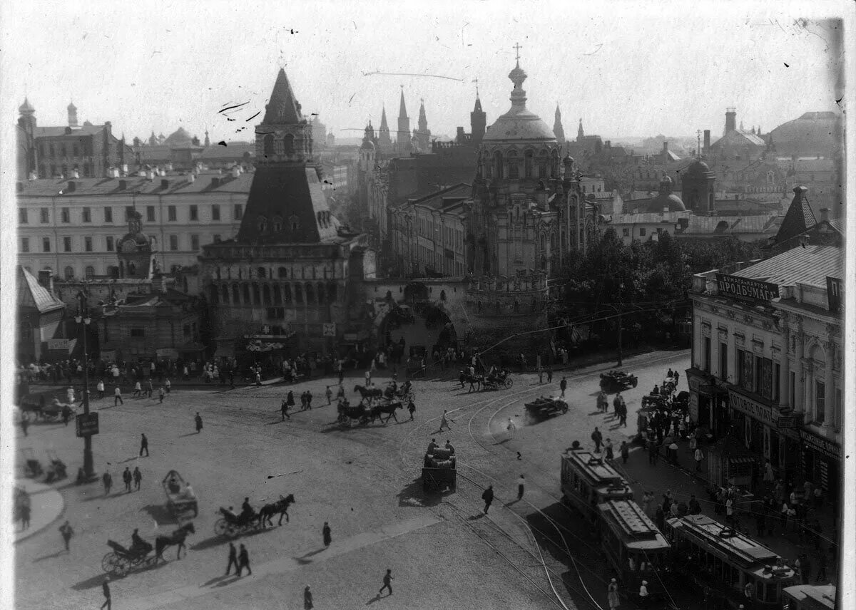 Владимирские ворота Китай-города на Лубянской площади. Лубянская площадь 1900. Проломные Владимирские ворота Китай-города. Лубянская площадь в Москве 19 век.