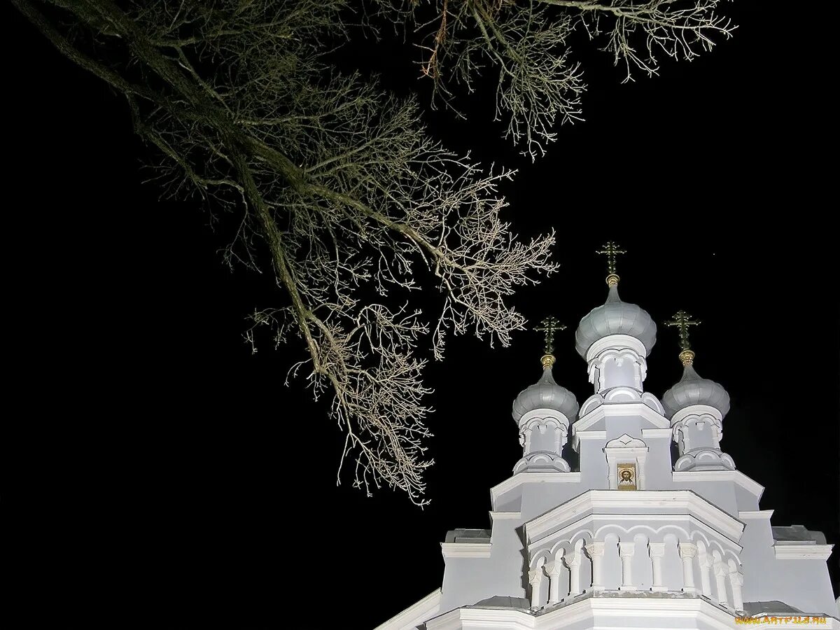 Православная церковь телефон. Храм на темном фоне. Православие храм. Православные храмы на темном фоне. Обои на рабочий стол храмы православные.