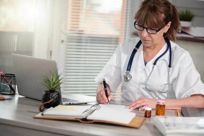 Врача его форма сидящий. Женщина врач футуро. Женщина врач писает. Женщина врач писает. Nsfw врачи.