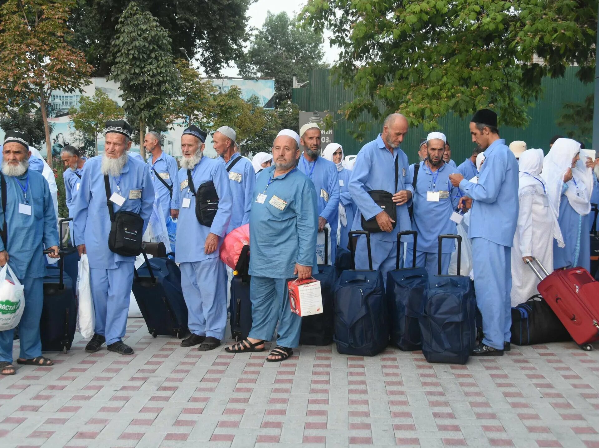 Хадж 2022 Таджикистан.. Паломники Таджикистана. Паломники  из Таджикистана. Паломники в аэропорту.