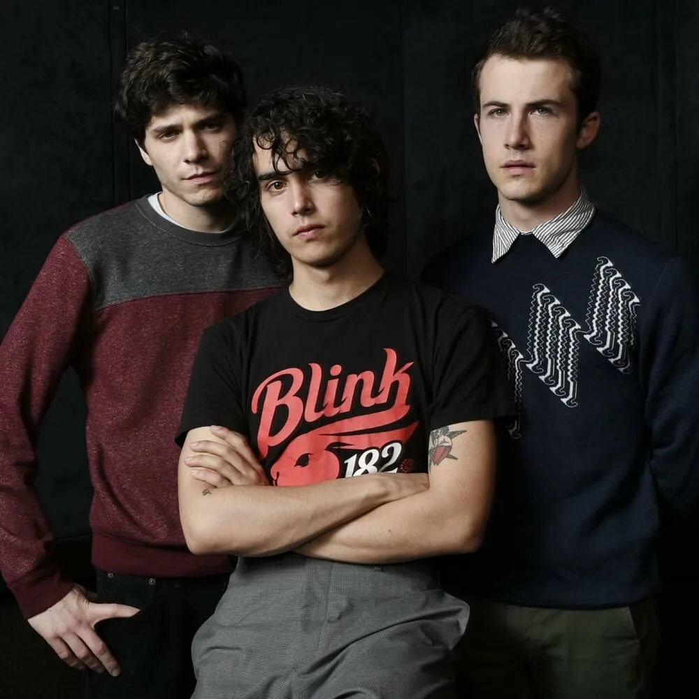 Песня y me. Группа wallows. Wallows группа состав. Wallows солист. Scrawny wallows.