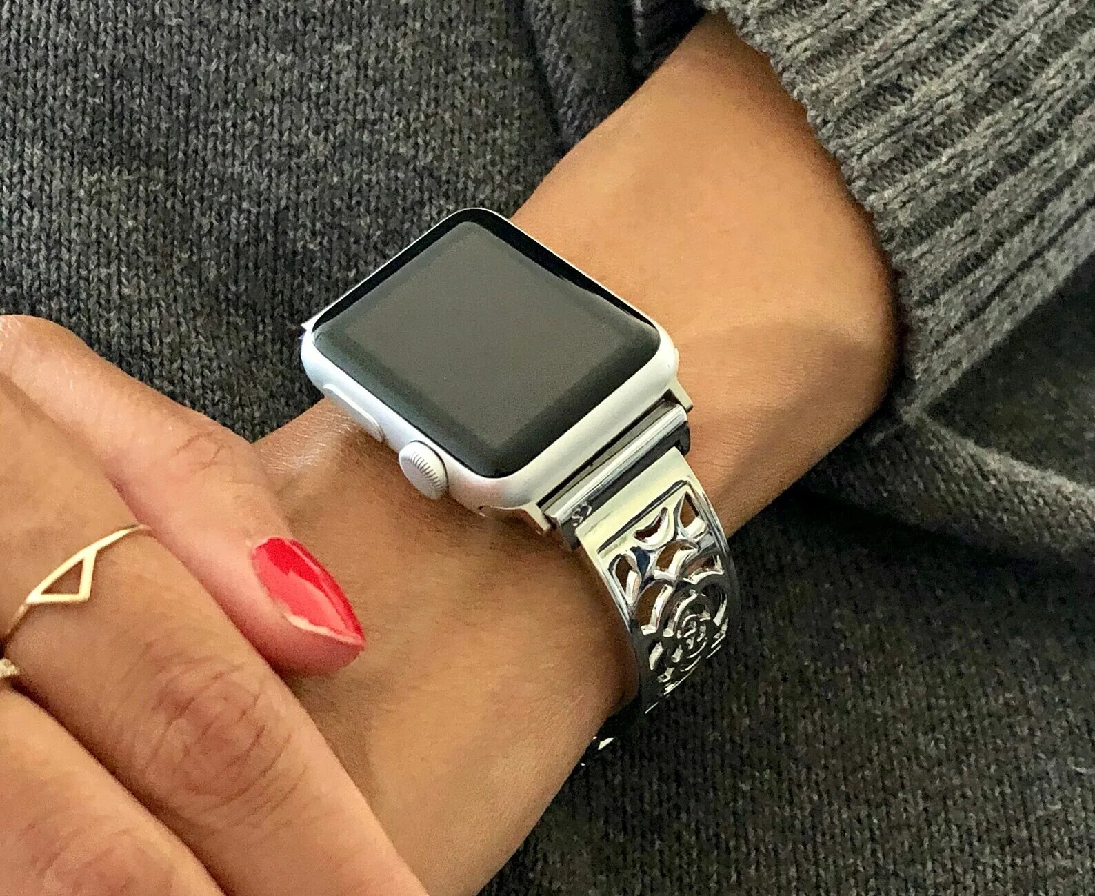 Апл вотч 45 мм. Apple watch 7 41mm silver. серебряные апл вотч. эппл вотч 45 мм. iwatch браслет миланский для apple 42mm женский.
