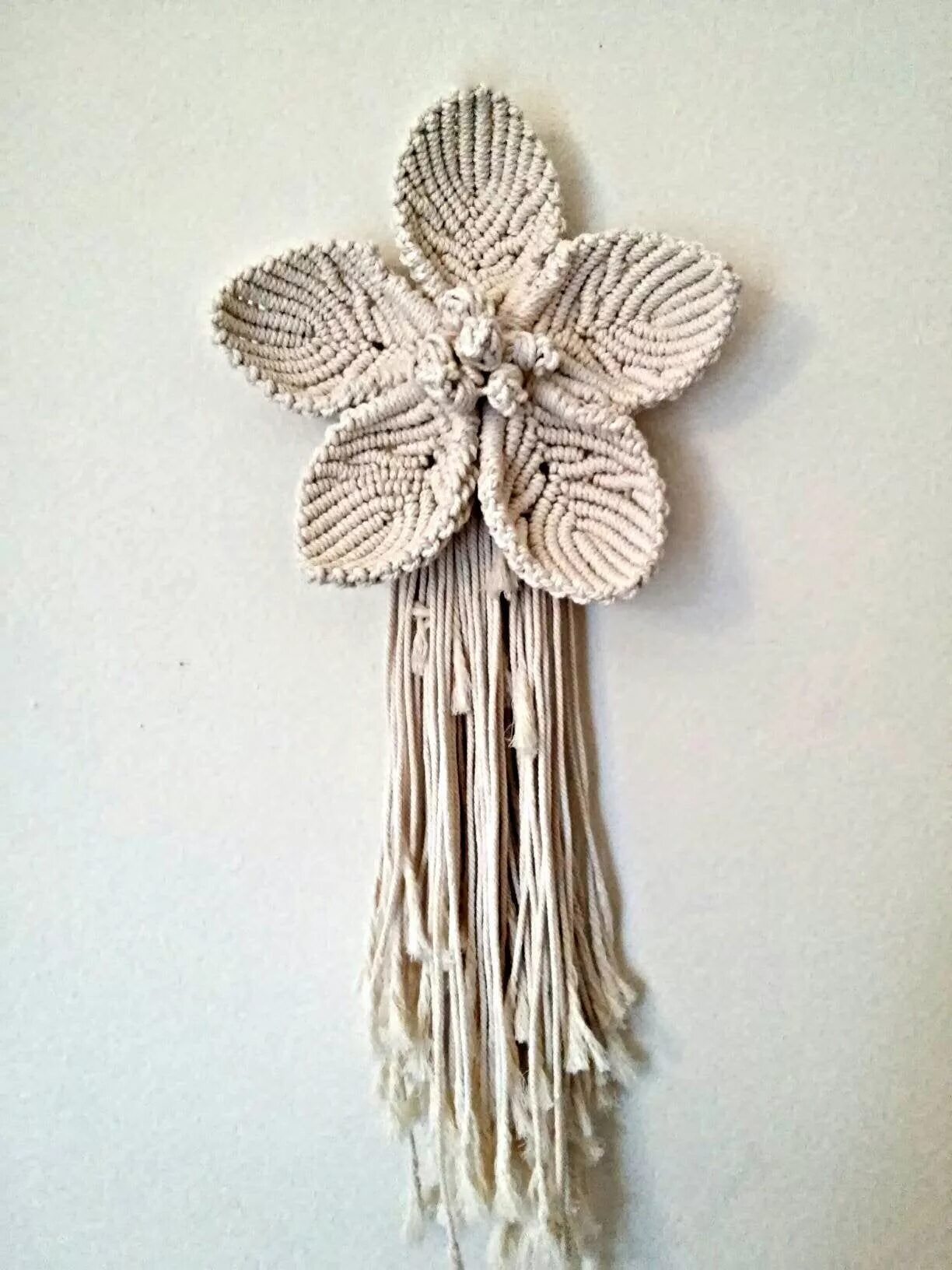 Цветы в технике макраме. Цветы макраме. Панно цветы макраме. Панно макраме с цветами. Цветы из макраме.