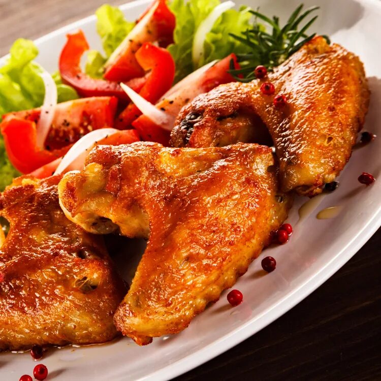 фото жареных. жареная пища. фото жареных. куриные крылья барбекю. жареные крылышки.