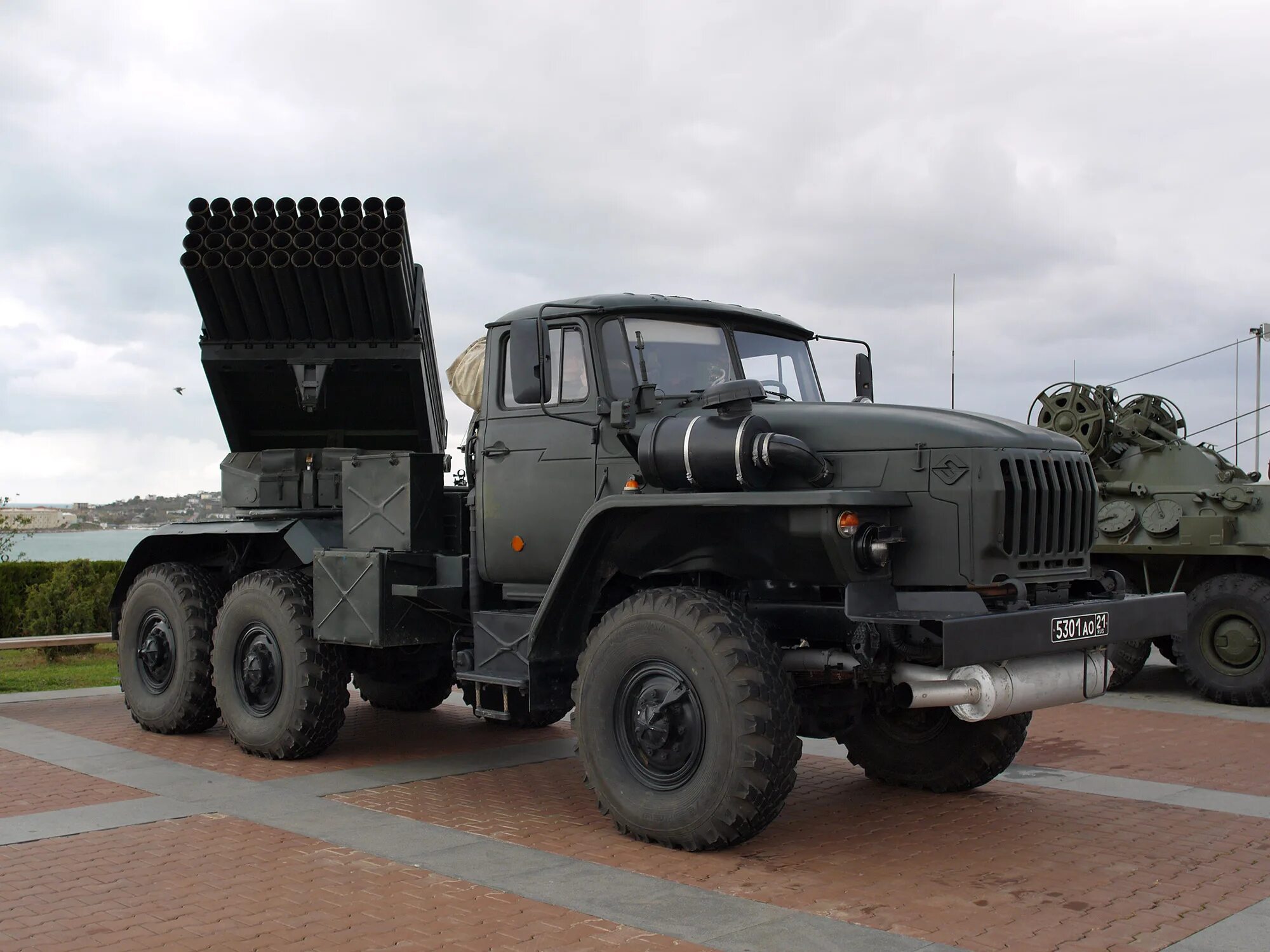 Установить военный. Урал 4320 БМ 21. РСЗО БМ-21. РСЗО БМ-21 град. Реактивная система залпового огня БМ- 21«град»..