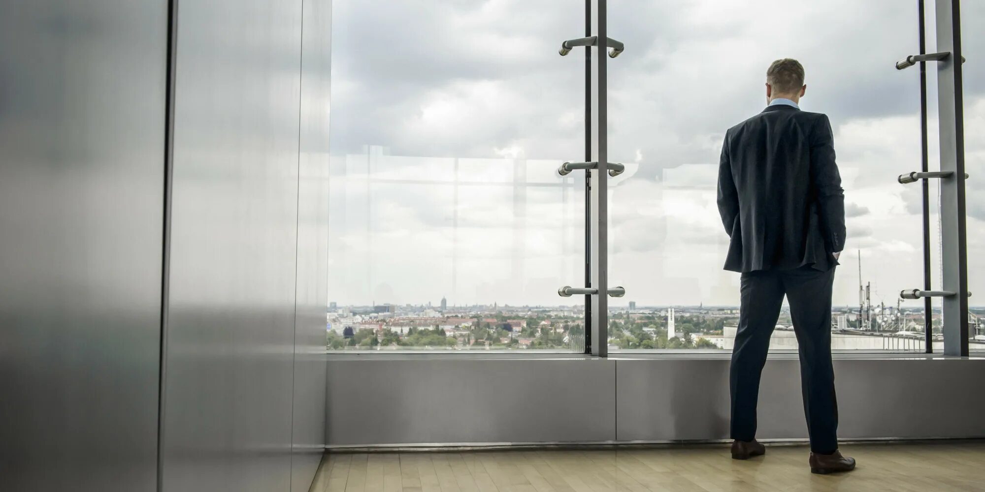 The man from the window 2. Картинки the man from the windows. businessman back. businessman back view. businessman at back.