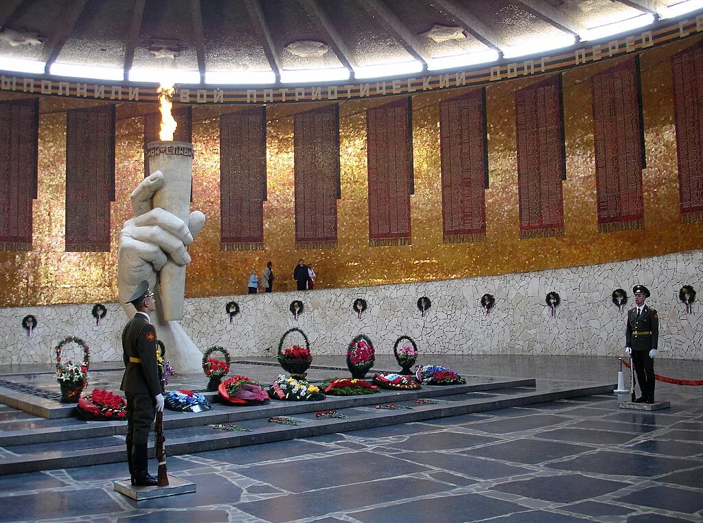 Музей города герои. Зал боевой славы мамаев курган. мамаев курган музей славы. памятники мамаева кургана зал воинской славы. курган славы волгоград мамаев.