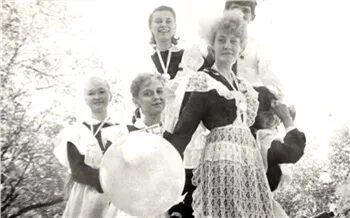 осенний вальс. слова когда уйдем со школьного. открытки вальс. когда уйдем со школьноготдвора. танец осени.