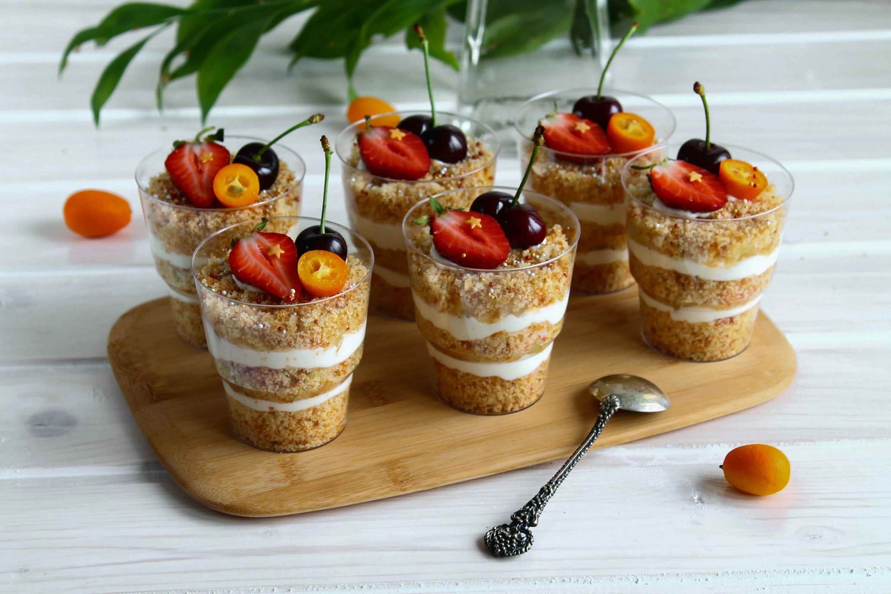 трайфлы баунти. мусс в стаканчиках. трайфл тирамису. трайфл баунти. трайфл тирамису в стаканчиках.