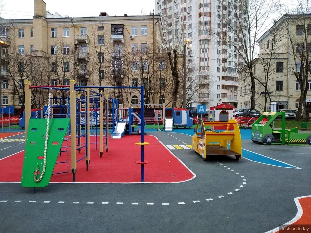 когалым площадка лукойл. машинки из дерева в детский сад. детская площадка лукойл астрахань. уличное оборудование для детского сада. детская площадка транспорт.