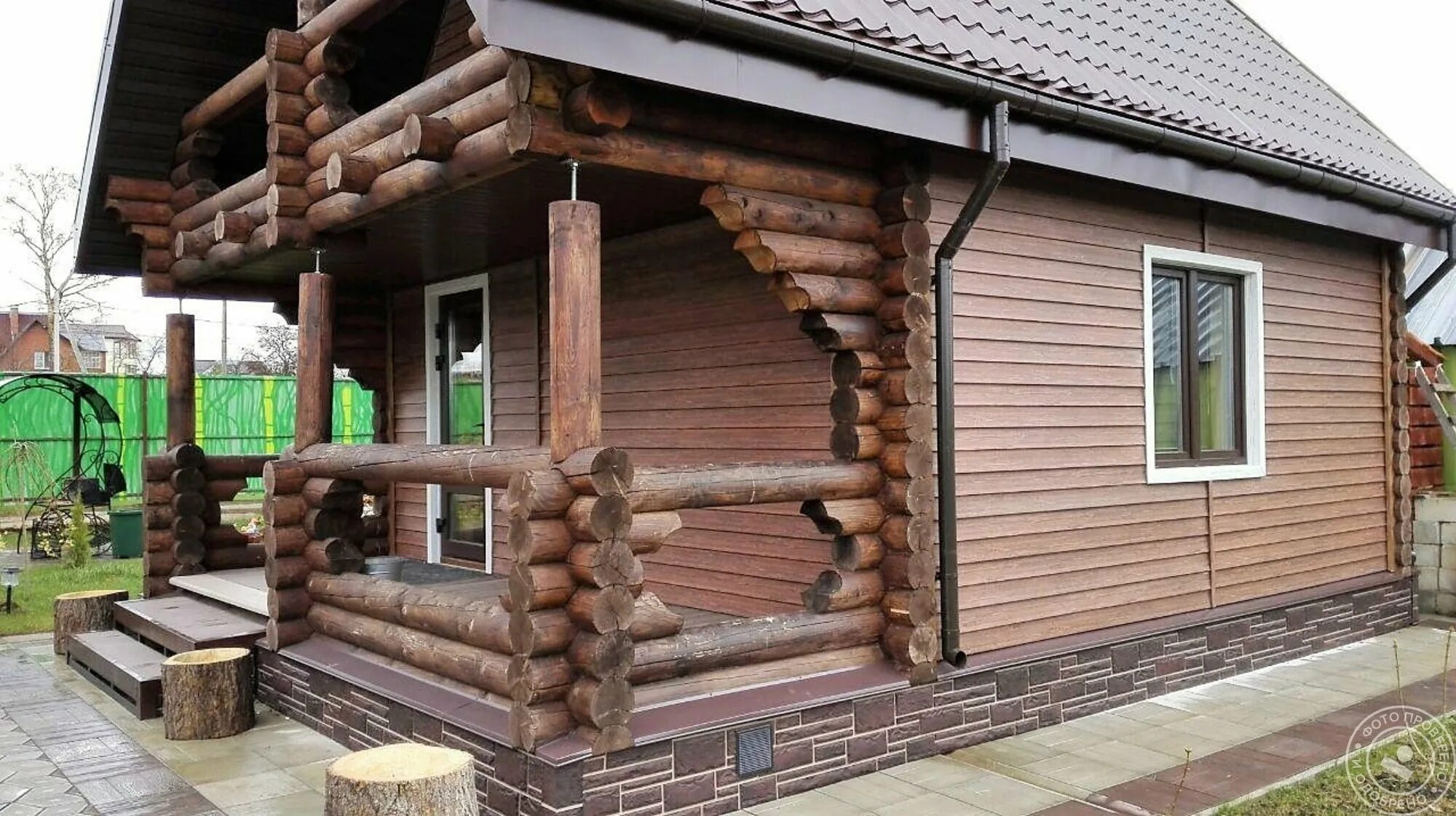 Entrance doors in a wooden house: installation features - Fabalabse