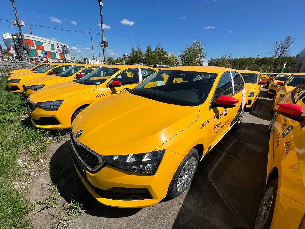 Такси москва. Машина "такси". Аренда машин город под такси. Аренда авто под такси. Аренда авто под такси поло 2020.