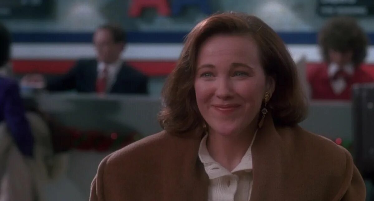 Кэтрин охара. Один дома семья кевина. Кэтрин о'хара 1990 год. Мама 1 дома. Кэтрин о’хара 1990.