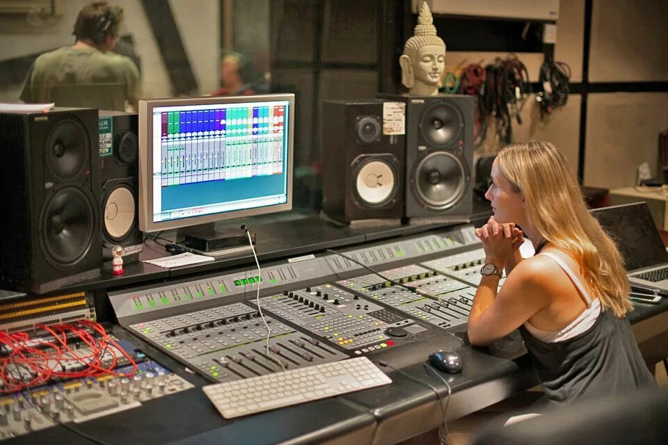 Recording engineer