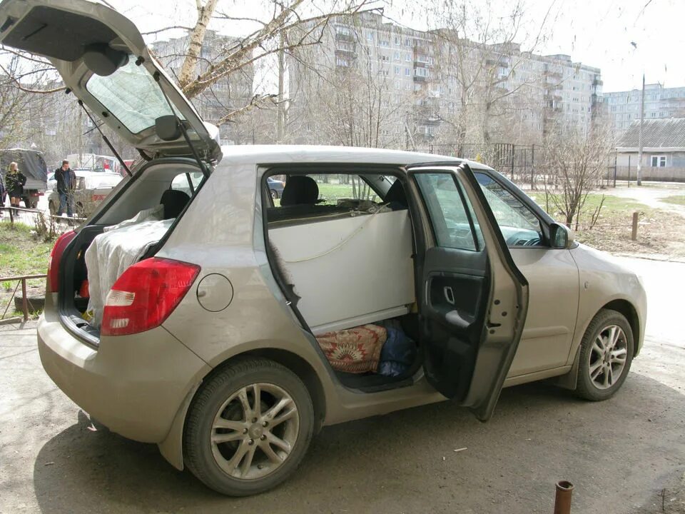 Как перевезти стиральную машину в легковом. Калина универсал перевозим холодильник. легковушка с холодильником. стиральная машина в легковом автомобиле. автомобили холодильники легковые.