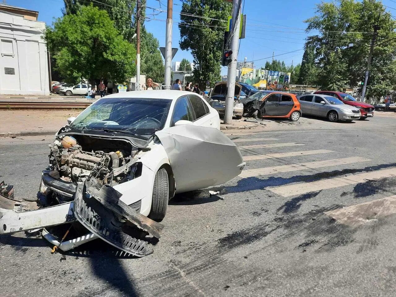В массовом ДТП на Шехурдина пострадали четыре человека Новости Саратова и област